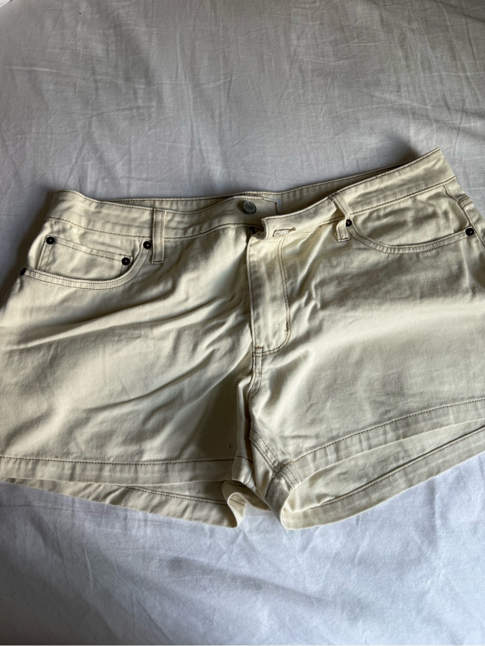 RSQ Cream Low-Rise Baggy Shorts